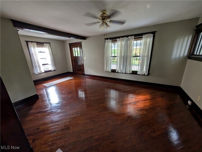 Building Photo - 325 Pleasant Ave