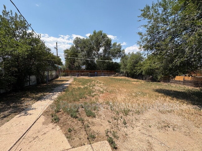 Building Photo - 1481 S Meade St