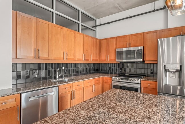 Building Photo - Stylish Uptown 2BD Condo with Balcony, Par...