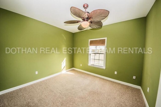 Building Photo - Country Living!