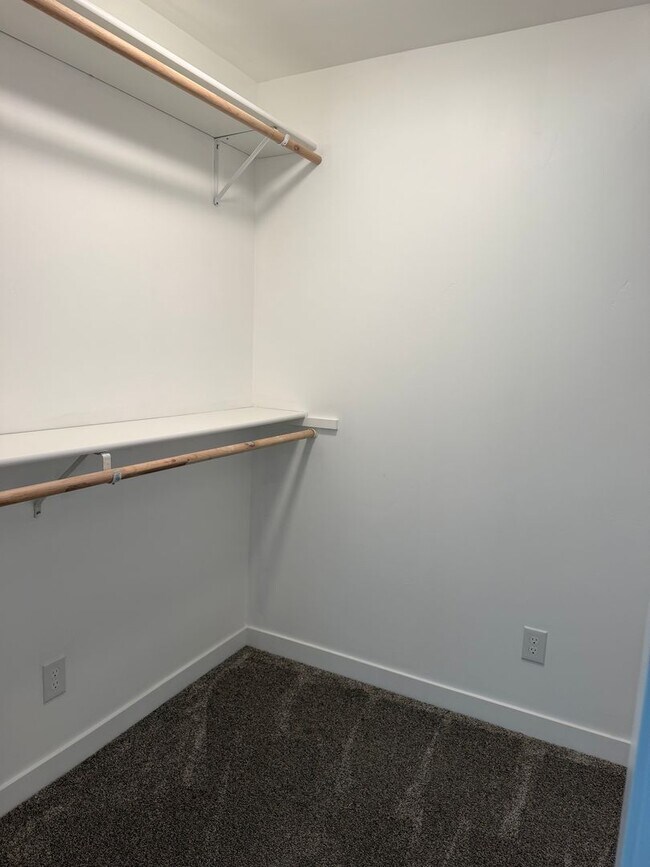 Building Photo - Pioneer Duplex with MOST UTILITIES PAID!