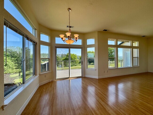 Building Photo - 6255 Peacock Way