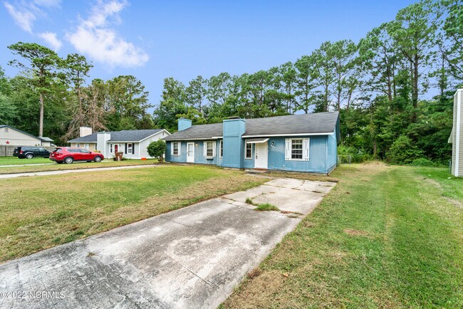 Building Photo - 226 Cedar Crk Dr