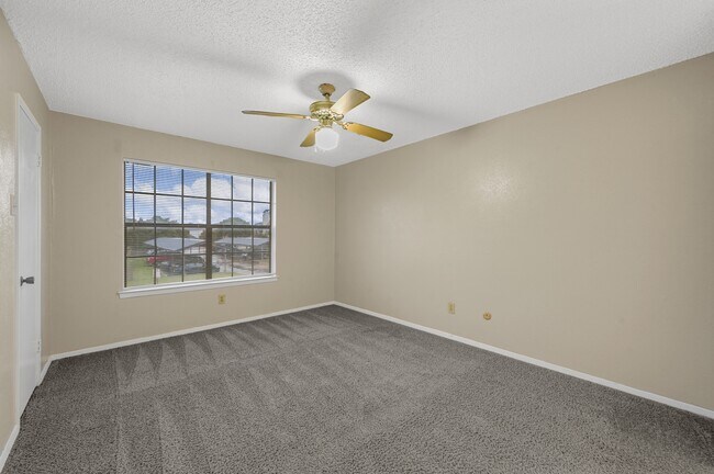 Building Photo - 14800 Enterprise Dr