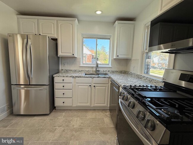Building Photo - 6134 Marglenn Ave