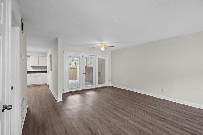 Building Photo - 3/2 townhouse at the Rez!