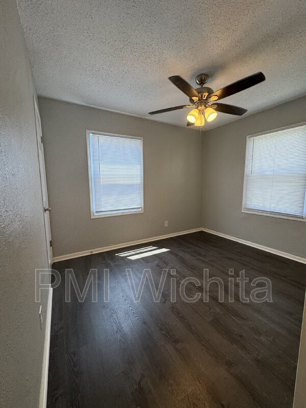 Building Photo - 2359 N Estelle St