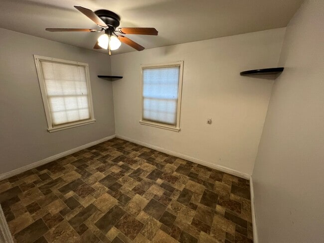 Building Photo - 3 Bed 2 Bath House