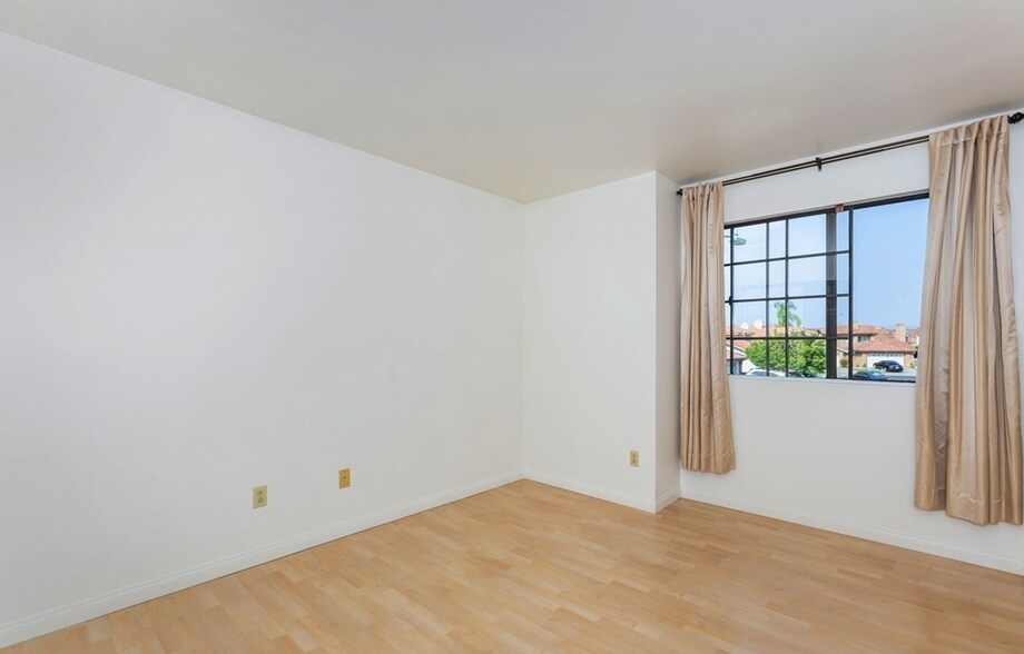 bedroom 2. furniture not included. picture taken before internal remodel. - 10734 Chinon Cir