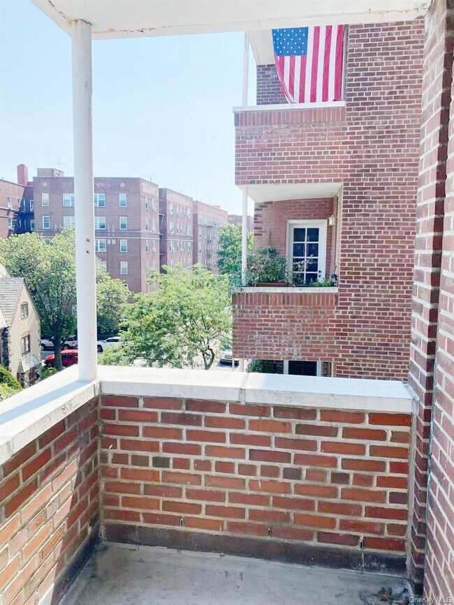 Building Photo - 75-40 Austin St