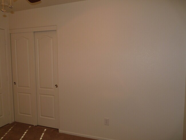 Building Photo - SOUTHWEST 3 BEDROOM, 2.5 BATH WITH LOFT