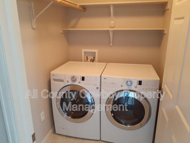 Building Photo - 1912 River Creek Ct