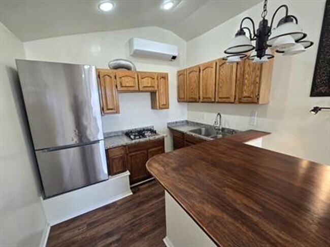 Building Photo - 2610 S Mission Rd