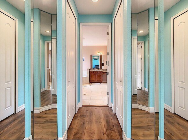 Building Photo - Luxury Living in Woodland Lakes Preserve: Fully-Furnished