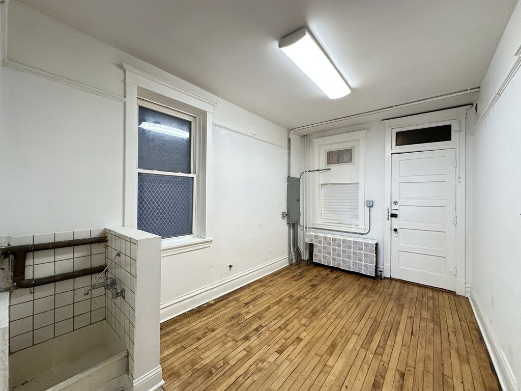 Building Photo - 3422 N Lincoln Ave