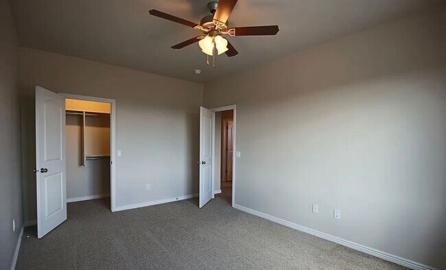 Building Photo - 1456 Clinton Way