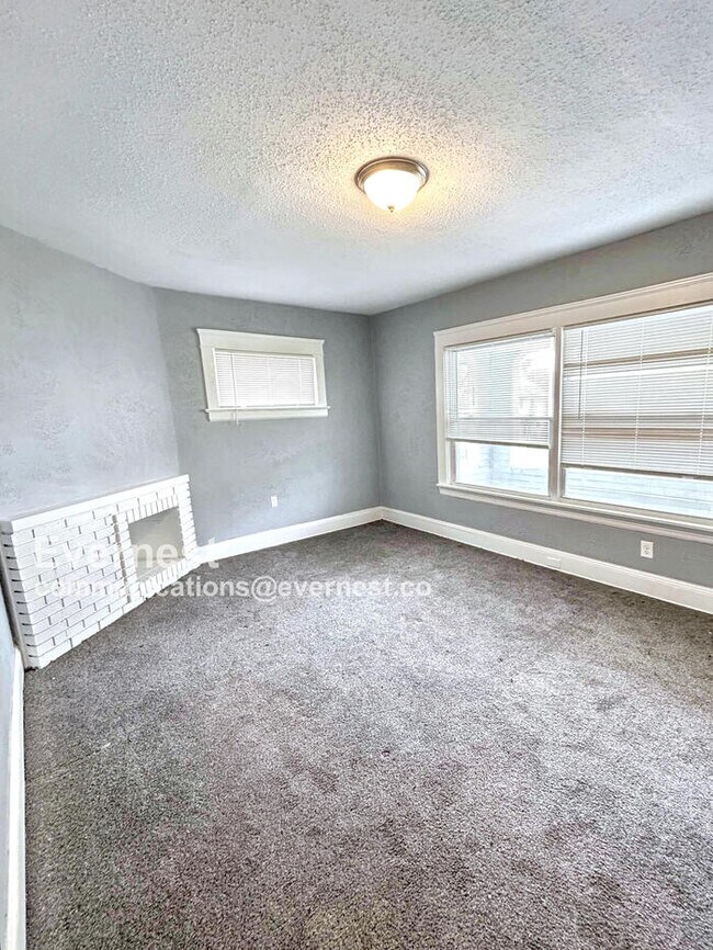 Building Photo - 3114 E 98th St