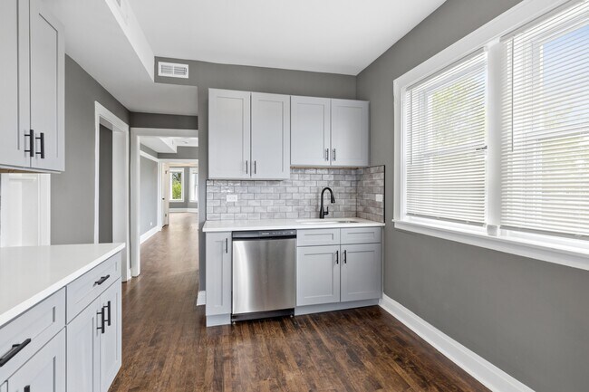 Building Photo - 8210 S Marshfield Ave