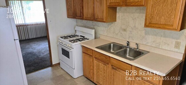 Building Photo - 1069 Fess Ave