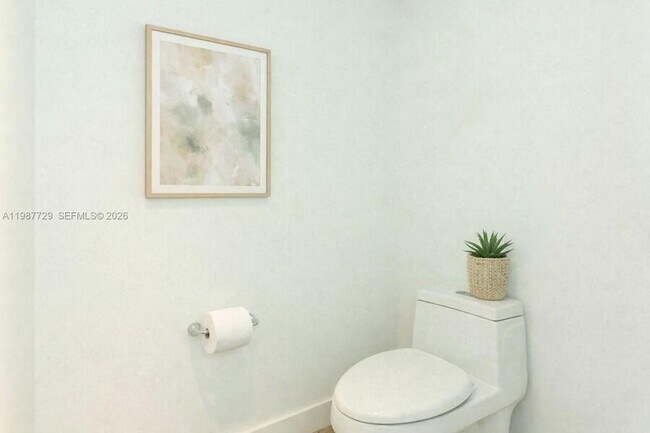 Building Photo - 650 NE 32nd St