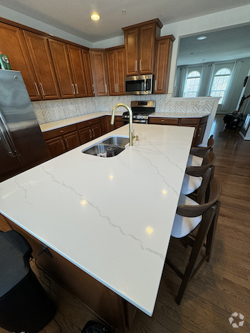 Kitchen - 607 Waveland Ave