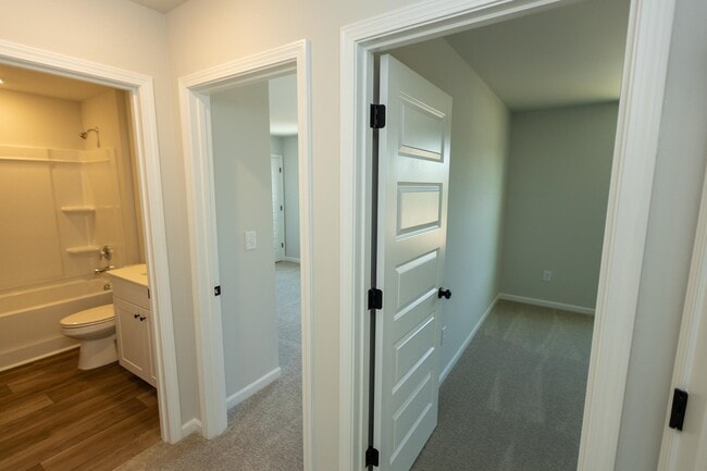 Building Photo - 324 Sweet Vernal St