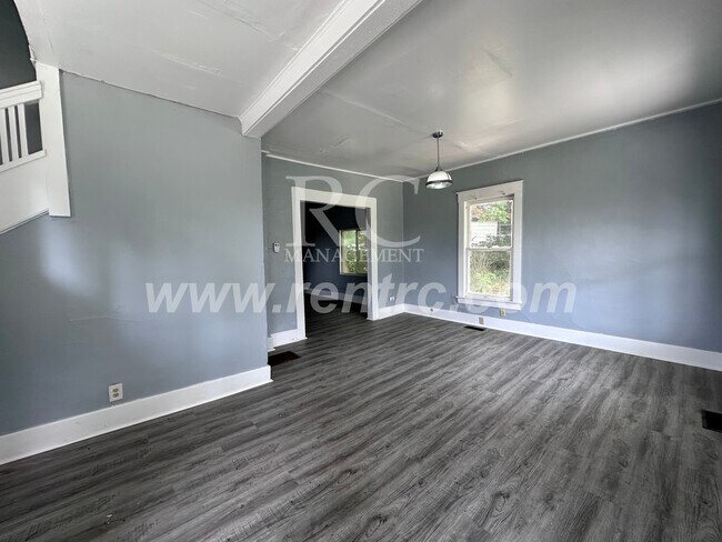 Building Photo - 92 Lake-