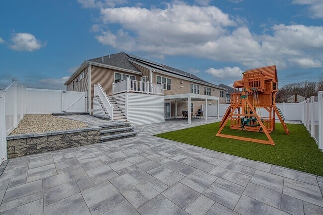 Building Photo - 35 Metacomet Rd