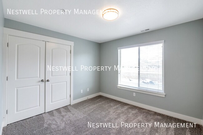 Building Photo - 1045 S 1700 W