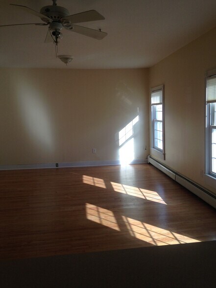living room - 929 Avery Ave
