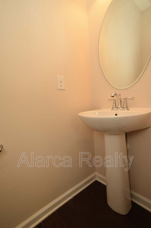 Building Photo - 1737 Evergreen Dr