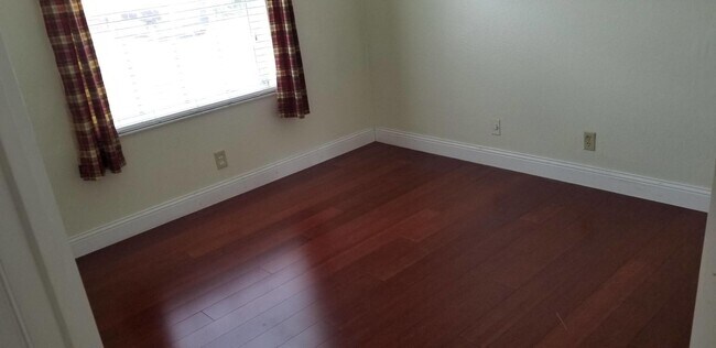 Building Photo - 10780 Cypress Lake Ter