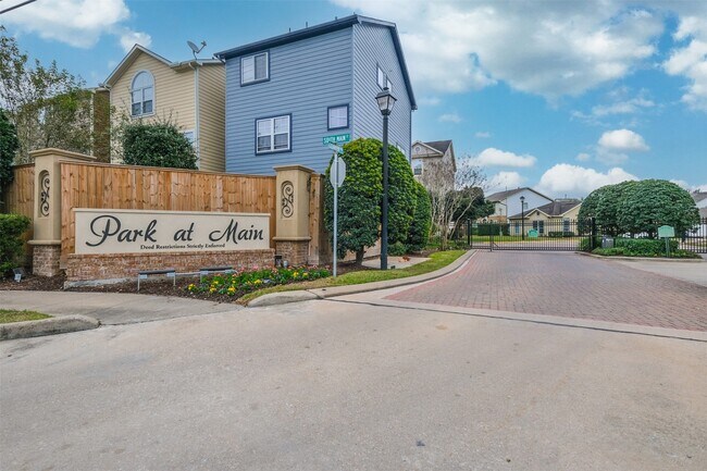 Building Photo - 3521 Clearview Cir