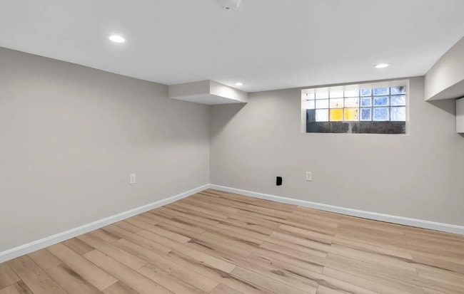 Building Photo - 221 Orleans St