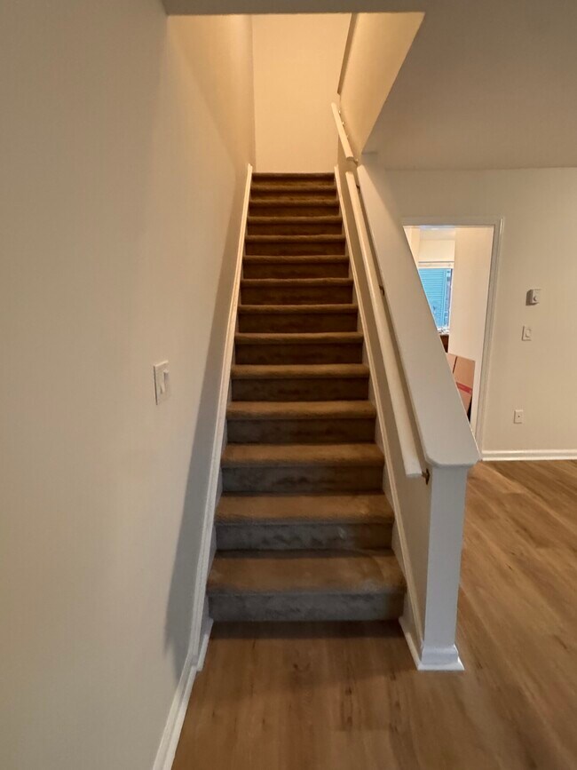 Building Photo - 18 Triangle St