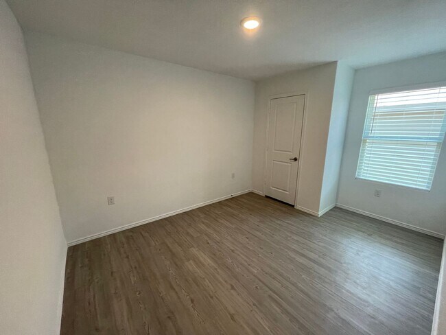 Building Photo - Beautiful 4 bedroom, 2 bathroom Home in Vida near Texas A&M San Antonio!