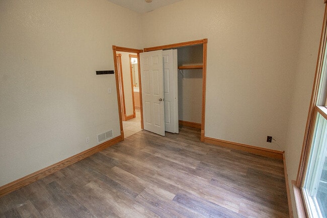Building Photo - 1420 Bradford Dr