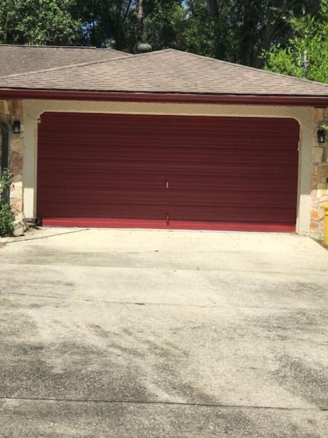 Building Photo - Charming 3/2 Home in Citrus Springs – Fenc...
