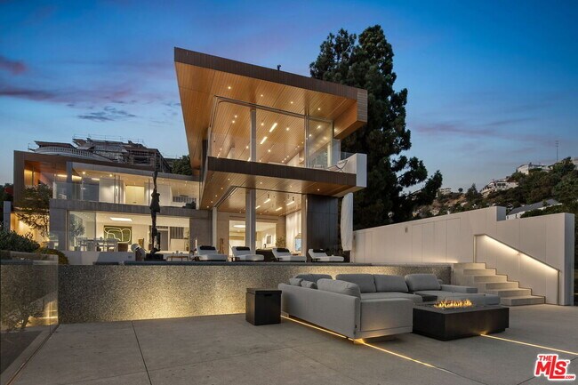 Building Photo - 1430 Sunset Plaza Dr