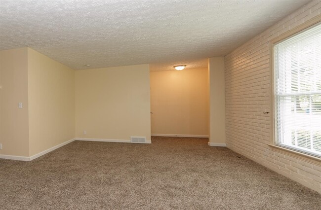 Building Photo - 615 Parkside Drive