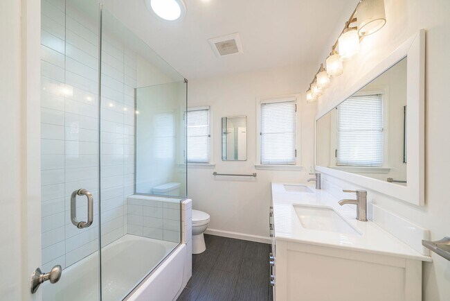 Building Photo - Warm & Inviting Venice Beach Rental Home!