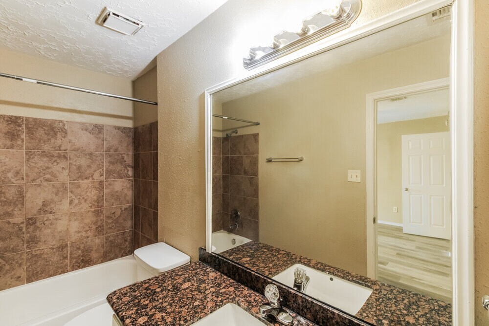 Building Photo - 20030 River Brook Dr