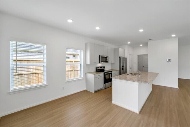 Building Photo - 13311 Campos Dr