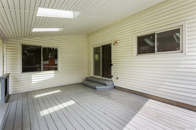 Building Photo - 6552 Orion Rd