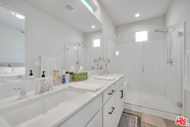 Building Photo - 629 Daniel Freeman Cir