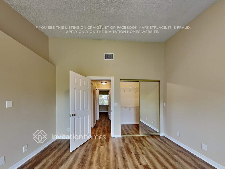 Building Photo - 6625 NW 48th Manor