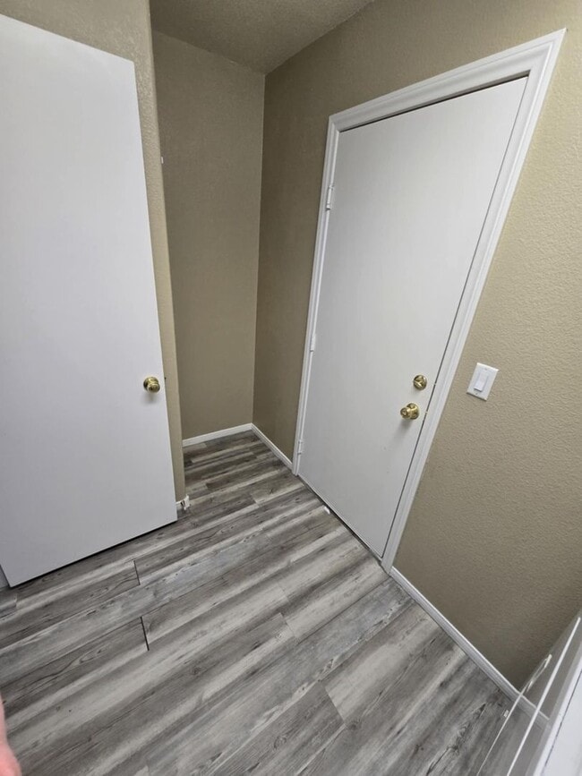 Building Photo - Great open floorplan with 3 bedrooms + Loft