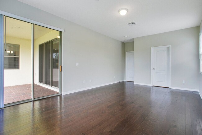 Building Photo - Spacious 4 Bed 3 Bath Home