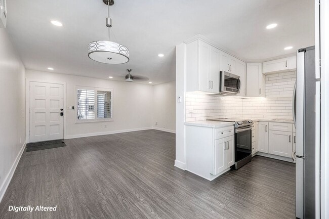 Building Photo - Updated 2-bedroom 2-bath condo in North Park!