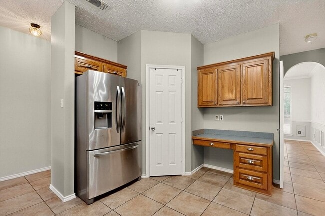 Building Photo - 165 Hirth Dr